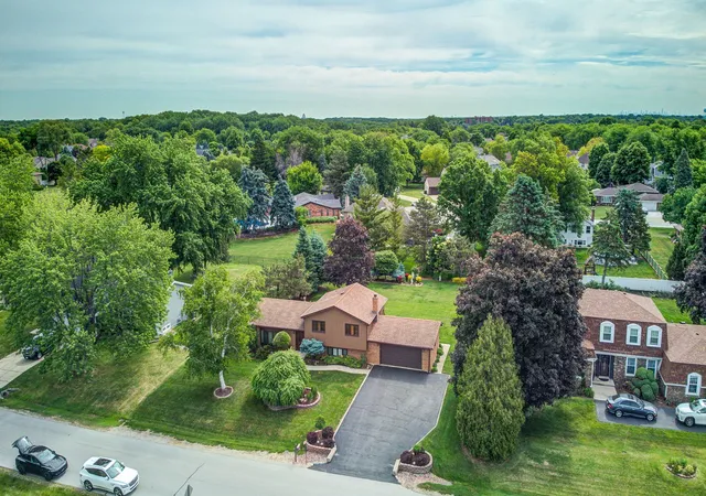 Photo 2 of Single family home for sale at 5n625 Santa Fe Trl, Bloomingdale, IL 60108 | MLS# 12719860 | Listing updated on 2026-08-26