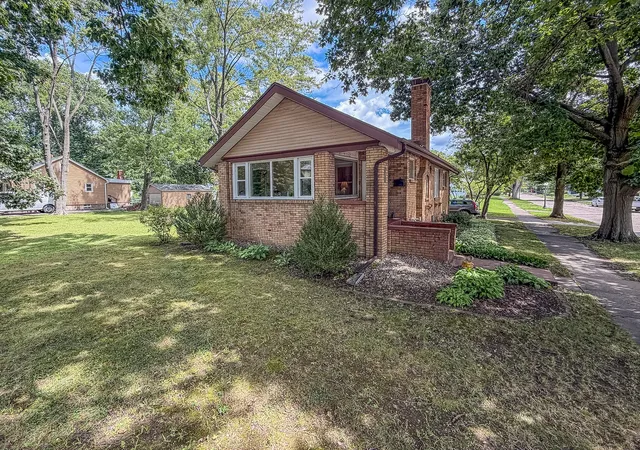 1st image of 918 W Washington St, Champaign, IL 61821 | MLS# 12719903