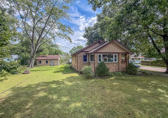 3rd image of 918 W Washington St, Champaign, IL 61821 | MLS# 12719903