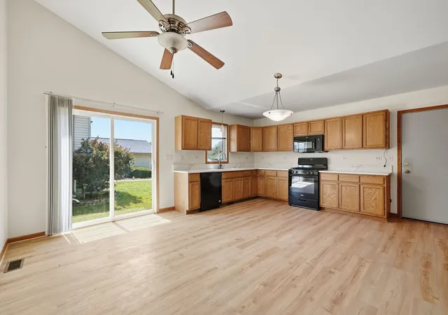 5th image of 1402 Enborn Dr, Joliet, IL 60431 | MLS# 12720140