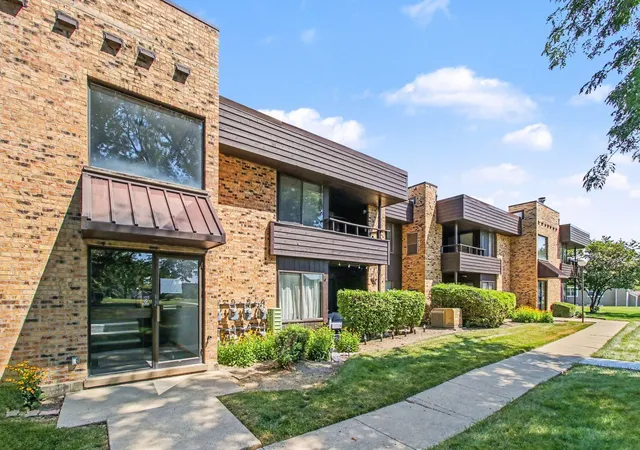 Photo 3 of Sale Pending at 1413 N Sterling Ave #204, Palatine, IL 60067 | MLS# 12720172 | Listing updated on 2026-09-23