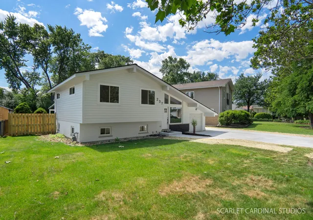 Photo 3 of Single family home for sale at 237 Terry Ln, Villa Park, IL 60181 | MLS# 12720182 | Listing updated on 2026-09-25