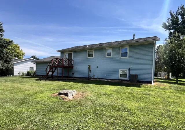 Photo 3 of Single family home for sale at 501 N 4th Avenue, New Windsor, IL 61465 | MLS# 12720198 | Listing updated on 2026-08-22