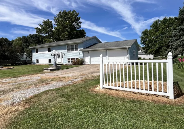 Photo 3 of Single family home for sale at 501 N 4th Avenue, New Windsor, IL 61465 | MLS# 12720198 | Listing updated on 2026-08-22