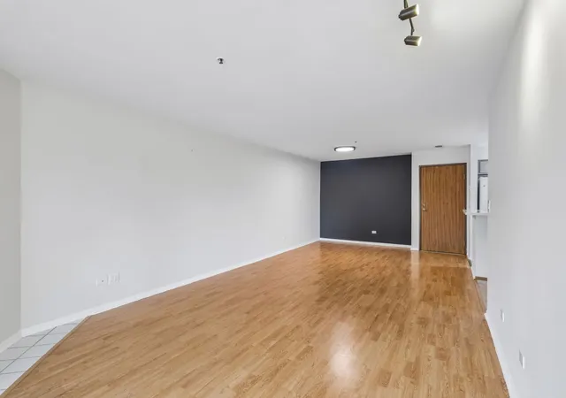 Listing Photo 5 - Condo for sale in building located at 641 Hapsfield Ln, Buffalo Grove, IL 60089 - Unit #103