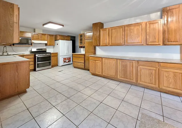 Photo 3 of Single family home for sale at 16621 84th Avenue, Tinley Park, IL 60477 | MLS# 12720216 | Listing updated on 2026-08-23