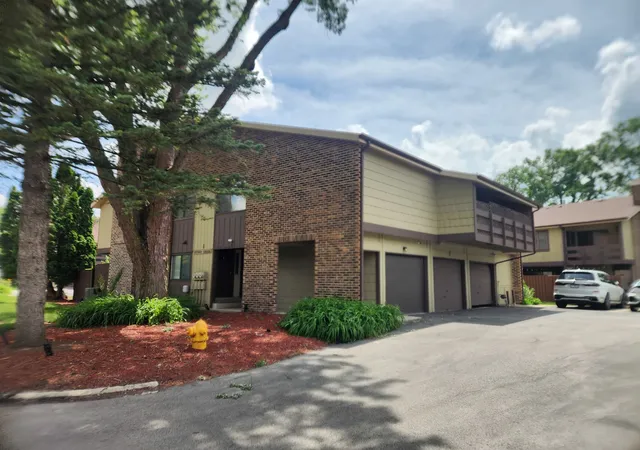 Photo 1 of Townhouse for sale at 1 Stony Crk Dr #1B, Palos Hills, IL 60465 | MLS# 12720220 | Listing updated on 2026-08-19