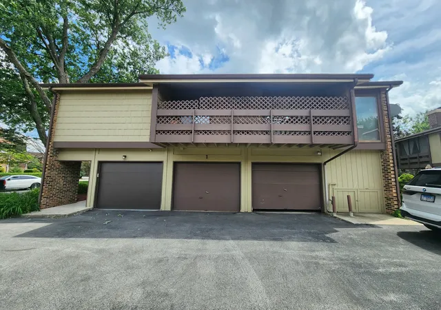 Photo 3 of Townhouse for sale at 1 Stony Crk Dr #1B, Palos Hills, IL 60465 | MLS# 12720220 | Listing updated on 2026-08-19