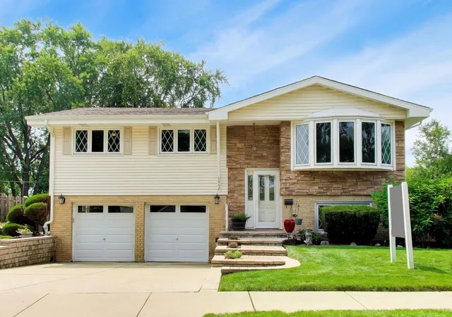 1st image of 1462 Dayton Pl, Des Plaines, IL 60018 | MLS# 12720227