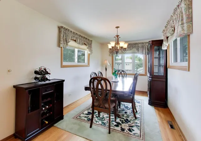 5th image of 1462 Dayton Pl, Des Plaines, IL 60018 | MLS# 12720227