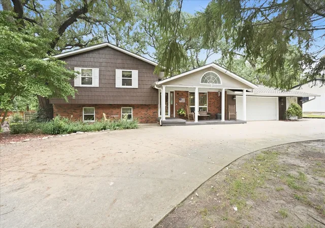 Photo 2 of Single family home for sale at 26 Timber Ridge Dr, Fairbury, IL 61739 | MLS# 12720232 | Listing updated on 2026-09-07