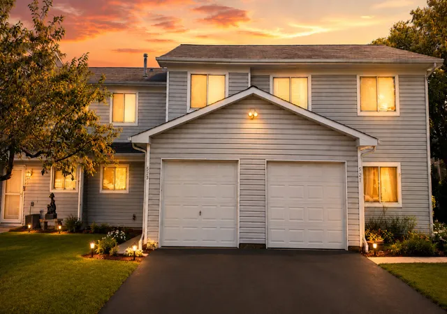 Photo 2 of Townhouse for sale at 523 Alton Ct, Carol Stream, IL 60188 | MLS# 12720300 | Listing updated on 2026-09-01