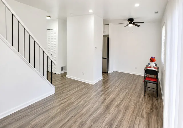 Photo 3 of Townhouse for sale at 523 Alton Ct, Carol Stream, IL 60188 | MLS# 12720300 | Listing updated on 2026-09-01