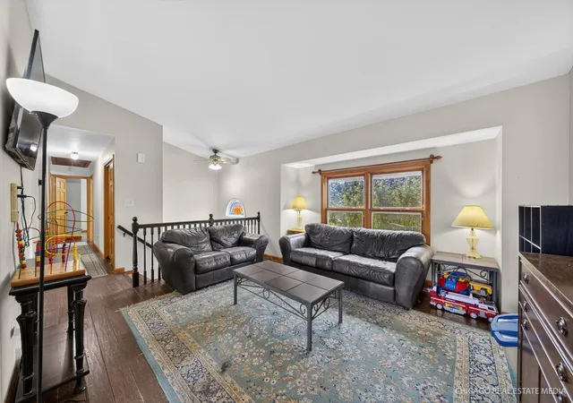 image of 1358 Cottonwood Ln, Crystal Lake, IL 60014 | MLS# 12720304