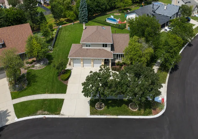 2nd image of 11644 Brookwood Dr, Orland Park, IL 60467 | MLS# 12720313
