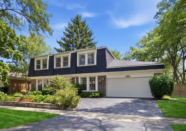 2nd image of 301 Earls Ct, Deerfield, IL 60015 | MLS# 12720315