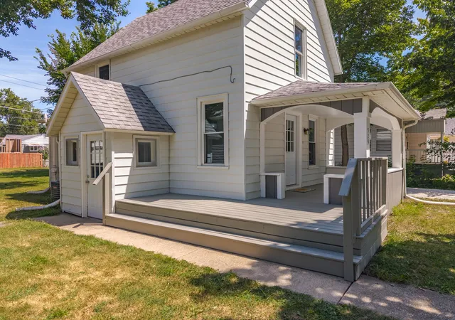Photo 3 of Single family home for sale at 529 E Timber St, Pontiac, IL 61764 | MLS# 12720362 | Listing updated on 2026-09-01