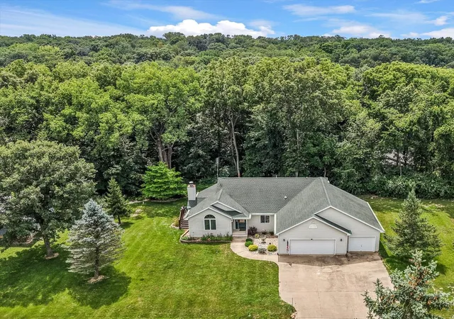 Photo 2 of Single family home for sale at 154 Lake Thunderbird Dr, Putnam, IL 61560 | MLS# 12720608 | Listing updated on 2026-08-31