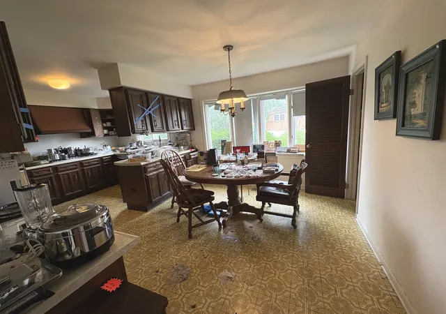 Photo 4 of Single family home for sale at 1034 W Compton Point, Addison, IL 60101 | MLS# 12720661 | Listing updated on 2026-08-22