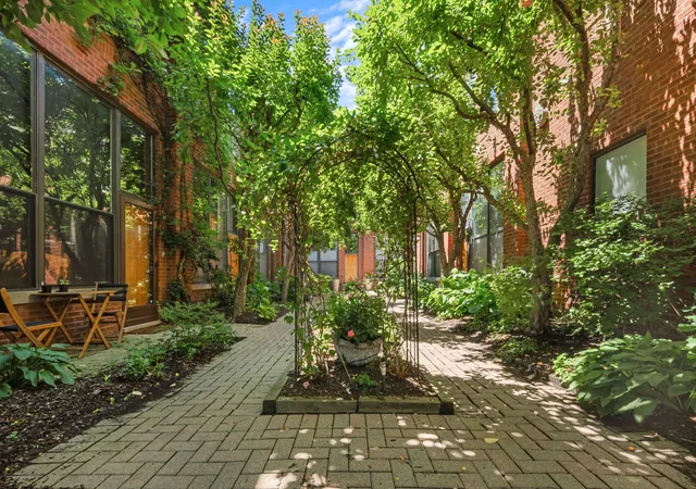 Listing Photo 3 - Condo for sale in building located at 2222 N Racine Ave, Chicago, IL 60614 - Unit #14