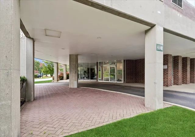 3rd image of 3925 Triumvera Dr #15G, Glenview, IL 60025 | MLS# 12720783