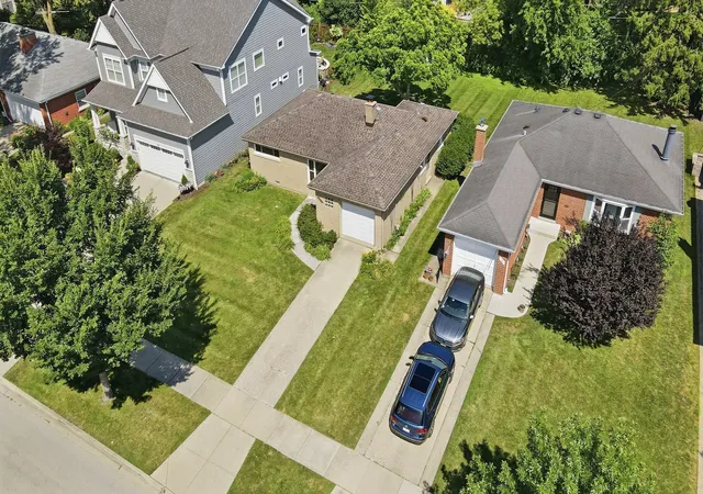Photo 3 of Single family home for sale at 13 S School St, Mount Prospect, IL 60056 | MLS# 12720860 | Listing updated on 2026-09-02