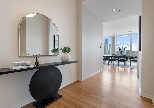 2nd image of 500 W Superior St, Chicago, IL 60654