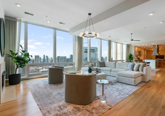 4th image of 500 W Superior St, Chicago, IL 60654