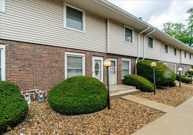 2nd image of 103 S Towanda Ave #4, Normal, IL 61761 | MLS# 12720918