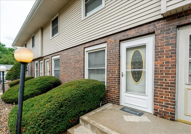 4th image of 103 S Towanda Ave #4, Normal, IL 61761 | MLS# 12720918