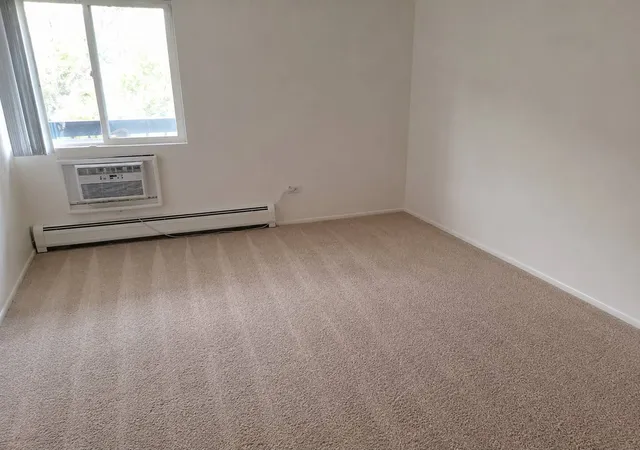 Photo 4 of Condo for sale at 1810 Hemlock Pl #204, Schaumburg, IL 60173 | MLS# 12720960 | Listing updated on 2026-08-18
