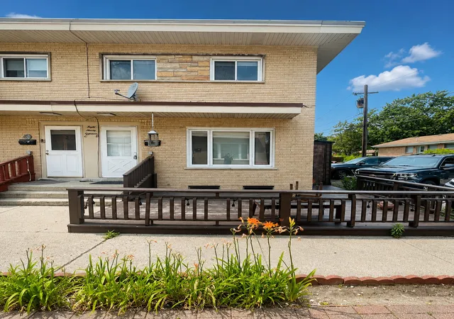 Photo 1 of Townhouse for sale at 4718 Church St #D, Skokie, IL 60076 | MLS# 12720973 | Listing updated on 2026-09-07