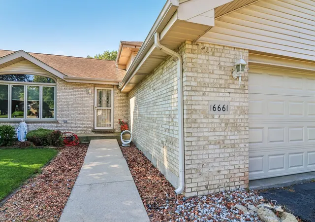 Photo 2 of Single family home for sale at 16661 W Oneida Dr, Lockport, IL 60441 | MLS# 12721076 | Listing updated on 2026-08-19