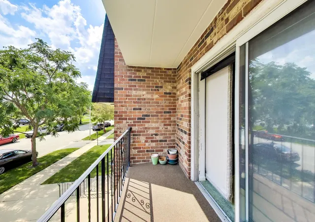 Listing Photo 2 - Condo for sale in building located at 11012 S Kilpatrick Ave, Oak Lawn, IL 60453 - Unit #2NE