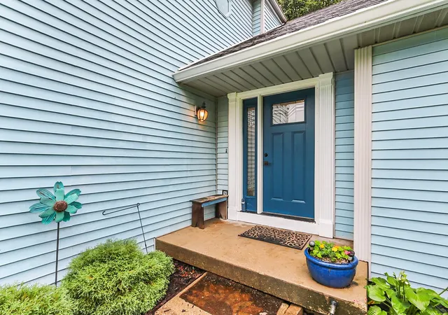 Photo 3 of Single family home for sale at 1207 Southwood Dr, Mahomet, IL 61853 | MLS# 12721135 | Listing updated on 2026-09-08