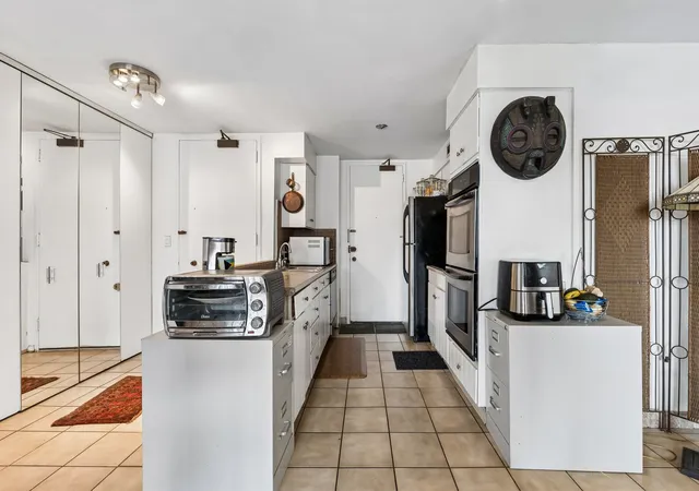 3rd image of 5855 N Sheridan Rd #11J, Chicago, IL 60660 | MLS# 12721241