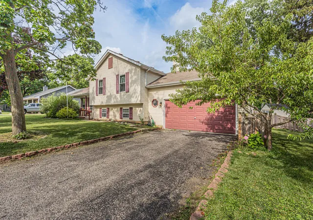2nd image of 611 Parkway Ave, Antioch, IL 60002 | MLS# 12721397
