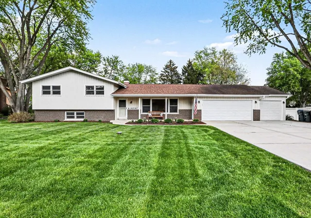 2nd image of 10s287 Alma Ln, Naperville, IL 60564 | MLS# 12721425