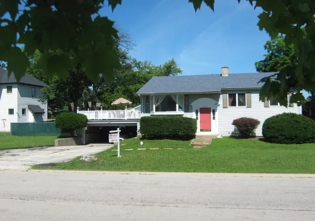 1st image of 1007 Prairie Lawn Rd, Glenview, IL 60025 | MLS# 12721463
