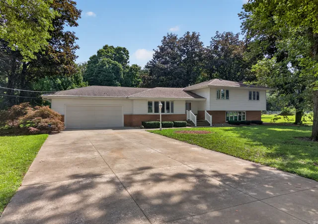 Photo 1 of Single family home for sale at 5 N Acres Dr, Streator, IL 61364 | MLS# 12721598 | Listing updated on 2026-08-17