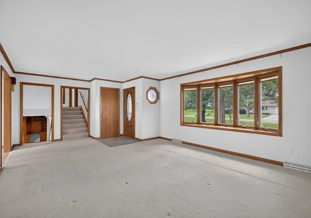 Photo 3 of Single family home for sale at 5 N Acres Dr, Streator, IL 61364 | MLS# 12721598 | Listing updated on 2026-08-17