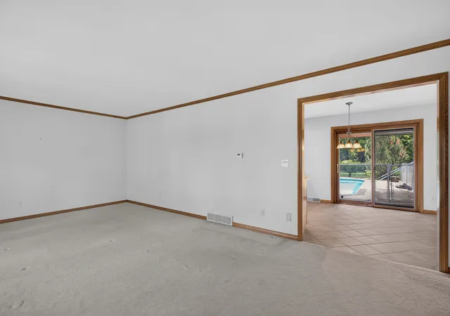 Photo 4 of Single family home for sale at 5 N Acres Dr, Streator, IL 61364 | MLS# 12721598 | Listing updated on 2026-08-17