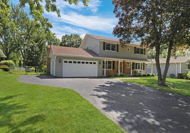 Photo 1 of Single family home for sale at 15033 W Redwood Ln, Libertyville, IL 60048 | MLS# 12721677 | Listing updated on 2026-08-29
