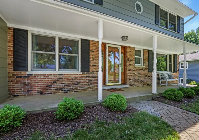 Photo 2 of Single family home for sale at 15033 W Redwood Ln, Libertyville, IL 60048 | MLS# 12721677 | Listing updated on 2026-08-29