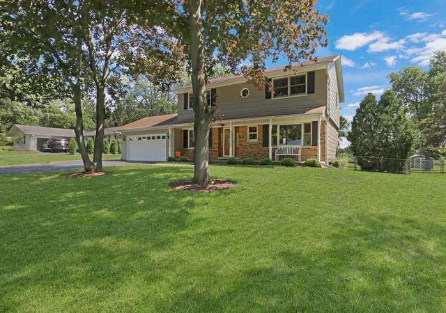 Photo 3 of Single family home for sale at 15033 W Redwood Ln, Libertyville, IL 60048 | MLS# 12721677 | Listing updated on 2026-08-29