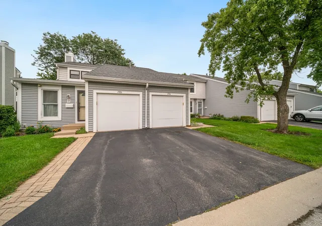 Photo 3 of Townhouse for sale at 1984 Dunmore Pl, Hoffman Estates, IL 60169 | MLS# 12721818 | Listing updated on 2026-09-01