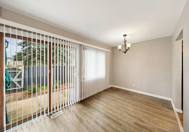Photo 4 of Townhouse for sale at 1984 Dunmore Pl, Hoffman Estates, IL 60169 | MLS# 12721818 | Listing updated on 2026-09-01