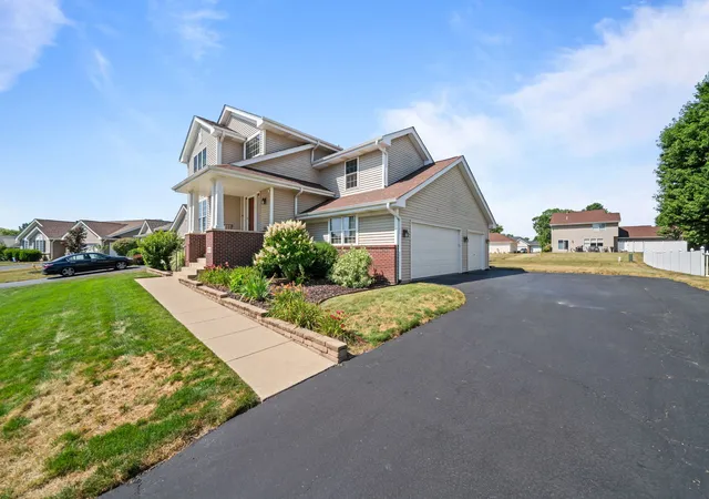 Photo 3 of Single family home for sale at 12138 Paisley Dr, Loves Park, IL 61111 | MLS# 12721834 | Listing updated on 2026-08-26