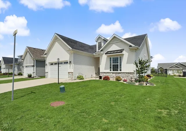 2nd image of 3916 Bay Cir #3916, Champaign, IL 61822 | MLS# 12721856