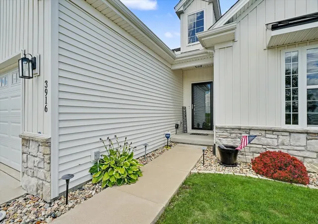 3rd image of 3916 Bay Cir, Champaign, IL 61822